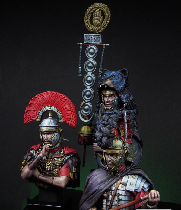 Неокрашенный комплект 1/12 The Might of Rome включает в себя 3 фигурки из смолы миниатюрный