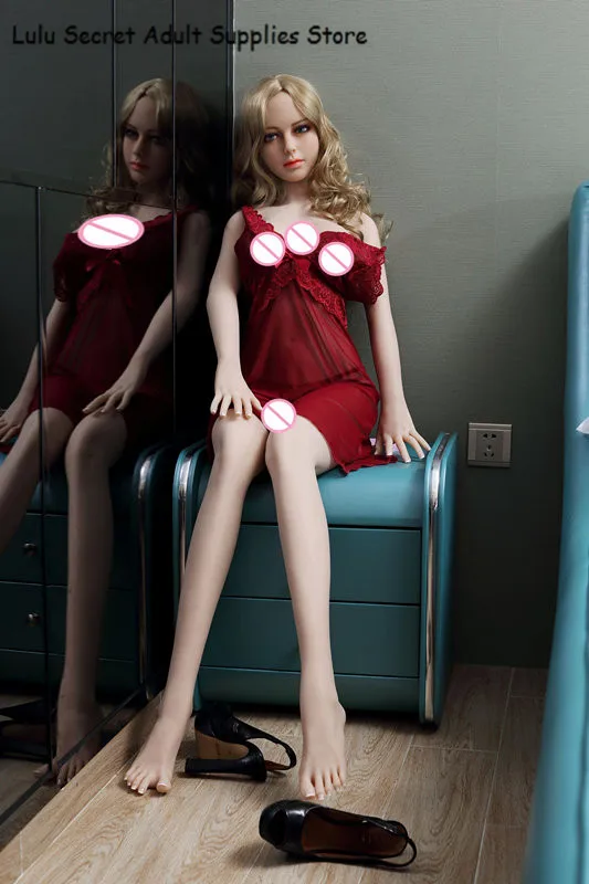 The blonde has delicate facial features and is 156 cm tall. Sex dolls adult toys |