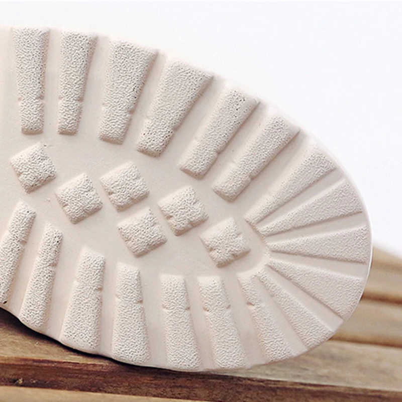 Женские кроссовки на массивной вулканизированной подошве белые очень высоком