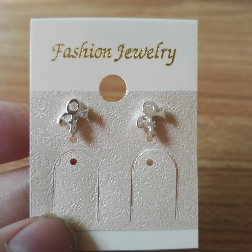 10 шт. Новое поступление модные милые миниатюрные серьги-гвоздики с символом