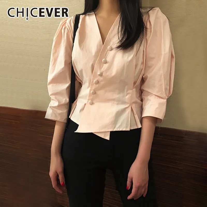 Женская блузка CHICEVER розовая с треугольным вырезом и рукавом три четверти на
