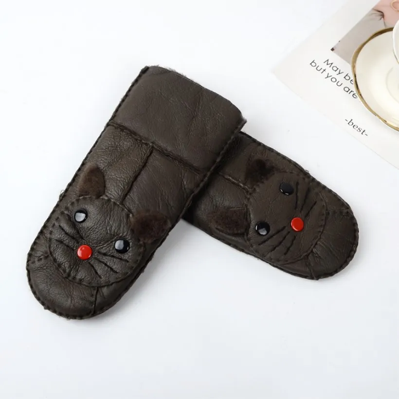 Dark Grey Милые Микки Маус голова перчатки из овечьей кожи ребенок зима натуральная Толстая теплая перчатка унисекс мех полный палец Висячие перчатки с веревкой - Цвет: Dark Grey