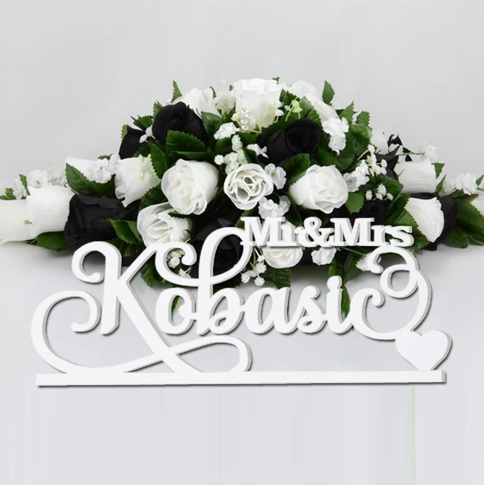 

Mr & Mrs Sign Custom Wedding Decoration Name sign Script Mr and Mrs Surname - Personalized Last Name Sign Sweetheart table Sign