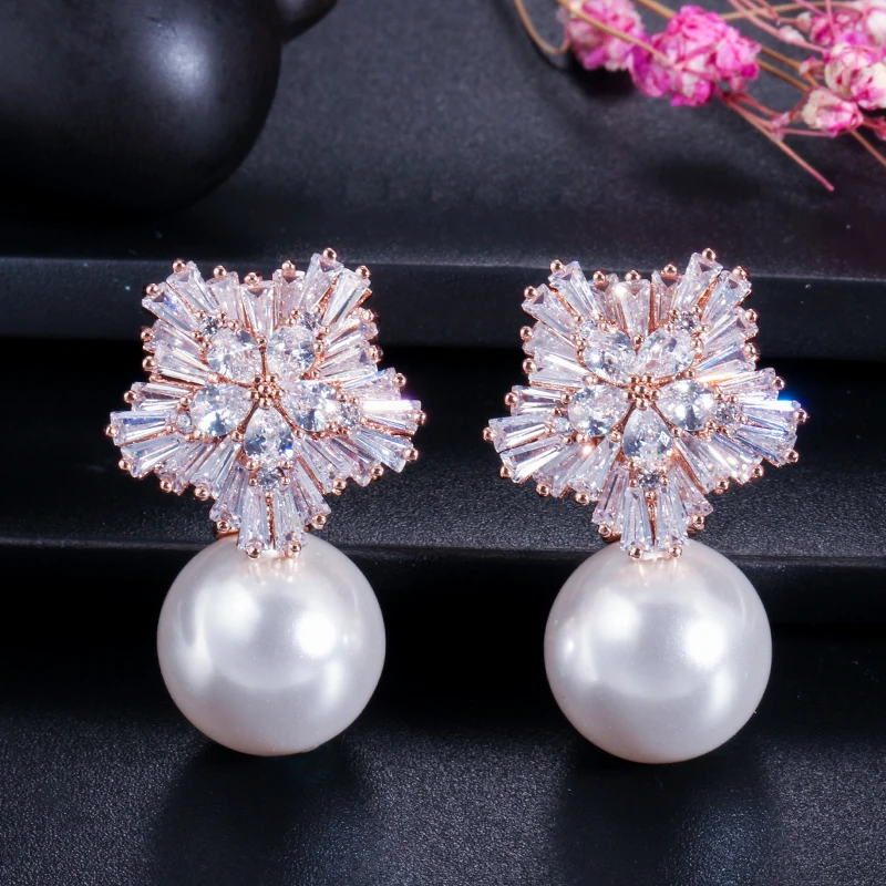 Женские серьги гвоздики серебряного цвета с фианитом и жемчугом|flower stud earrings|fashion