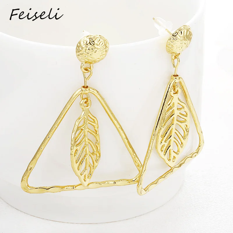 Feiseli золотистая металлическая пустотелая Геометрическая Серьга с листом