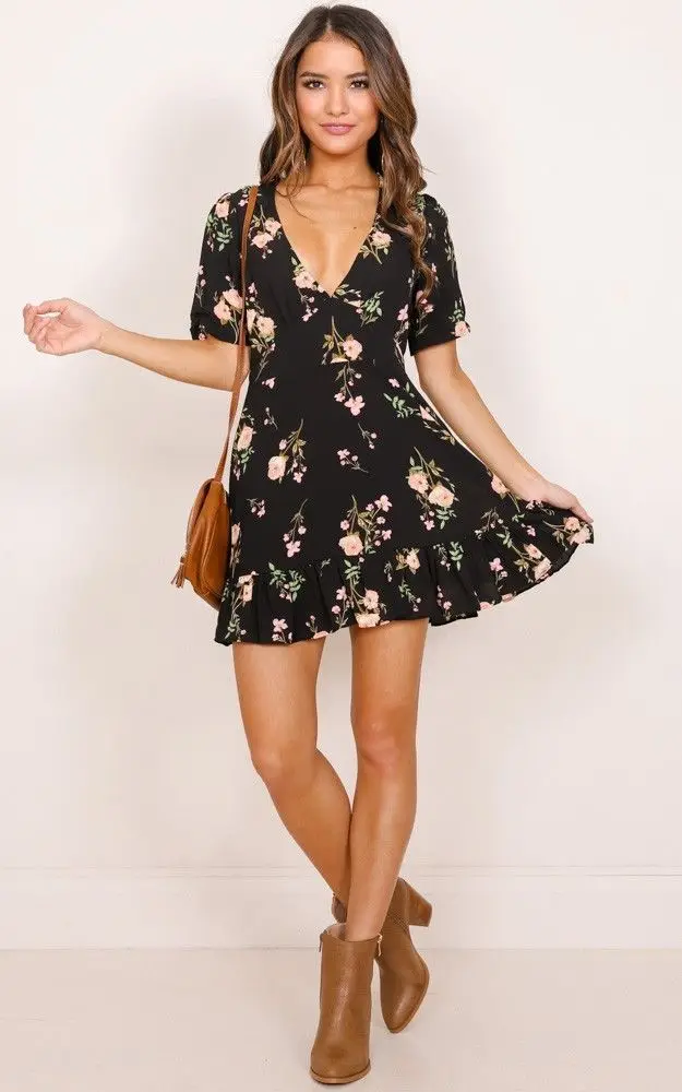Женское короткое платье с коротким рукавом V образным вырезом и цветочным