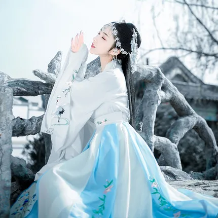 Женский костюм из трех предметов в китайском стиле Hanfu модифицированный супер