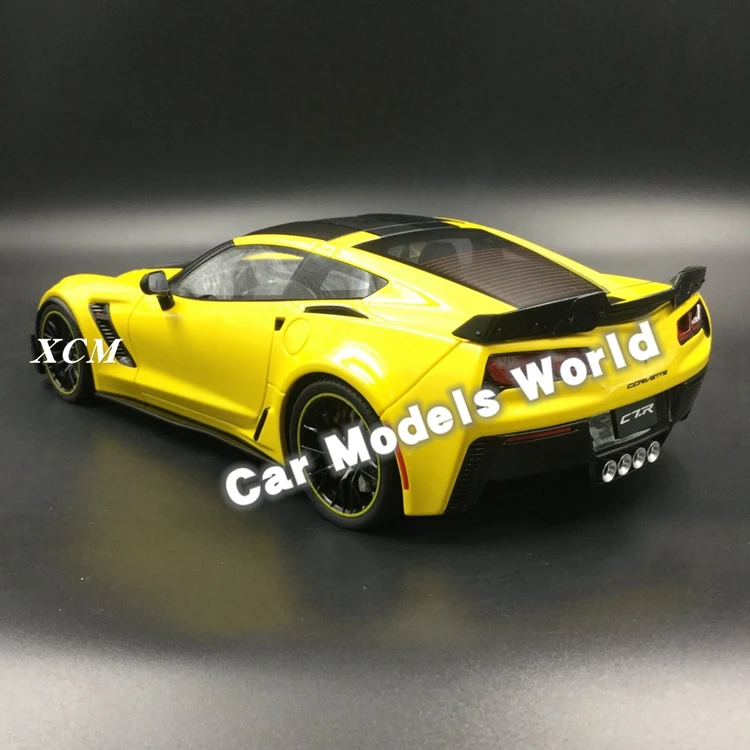 Полимерная модель автомобиля для Corvette C7-R Edition(желтый) 1:18+ маленький подарок