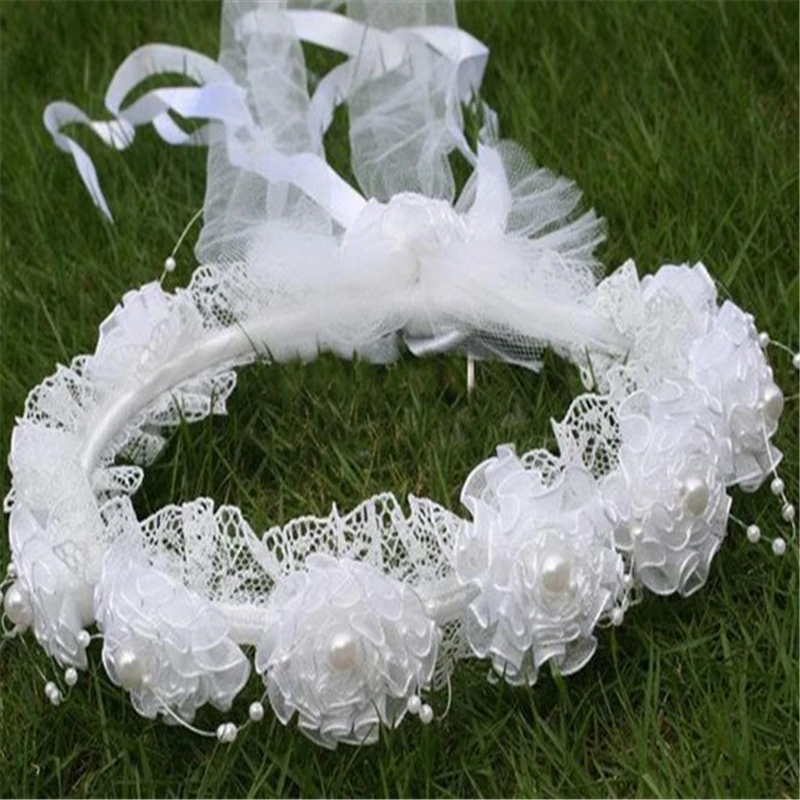 Детский кружевной платок с искусственным жемчугом и лентой Свадебный орнамент