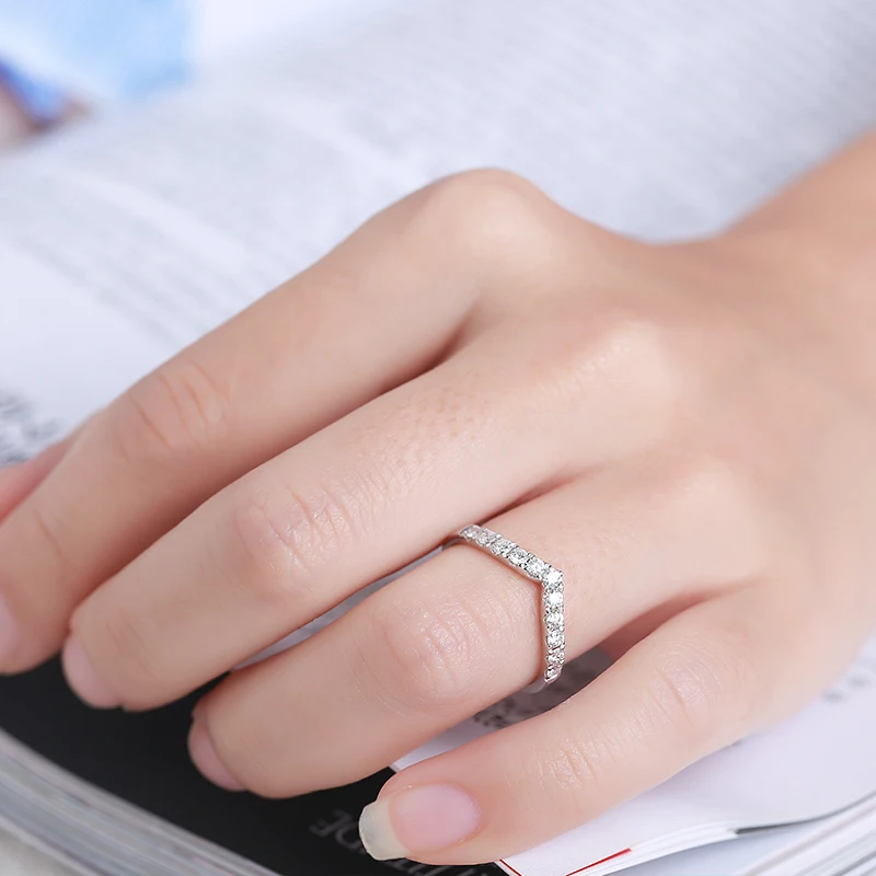 Кольцо обручальное из белого золота с муассанитами 10 к|Кольца| |