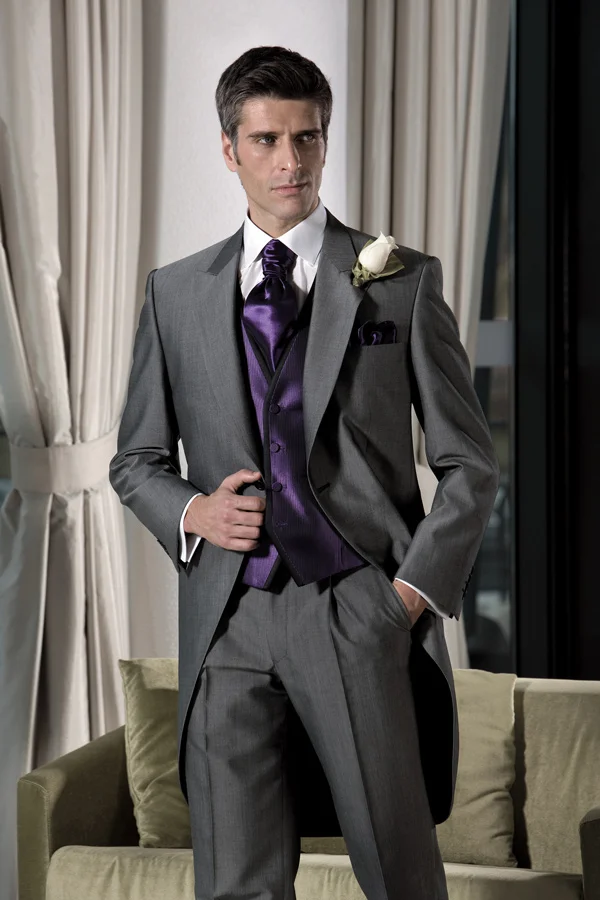 Latest Design Dark Grey Groom Tuxedos Peaked Lapel Suit Wedding Groomsman Men Wedding Suits Bridegroom( jacket+Pants+vest+tie)