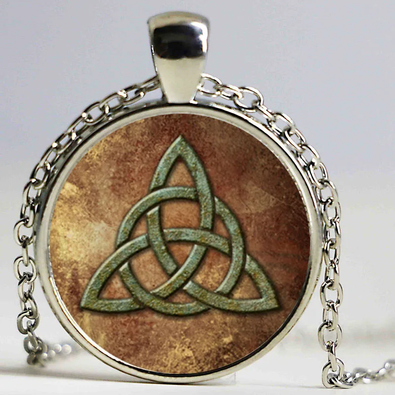 Ожерелье с подвеской в виде Троицы кельтики B &amp M 2016 винтажное Круглое Стеклянное