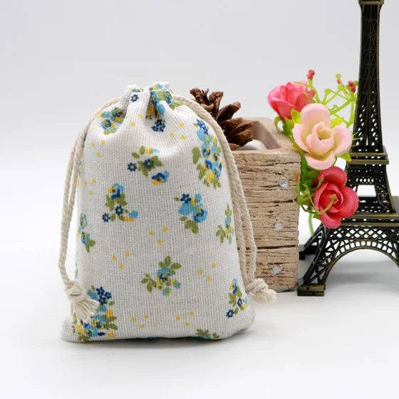 blue small flower 10pcs/lot Cute Linen Drawable Cotton Bags 9x12cm Handmade Travel Packaging Pouches Dry Small Cloth Jewelry Cotton Bags for Party - Цвет: blue small flower