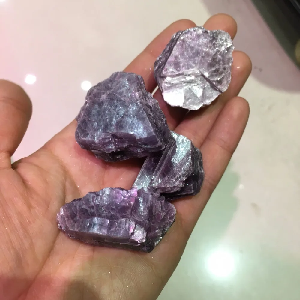 Редкие натуральные камни и минералы маленького размера 2 шт. фиолетовая слюда