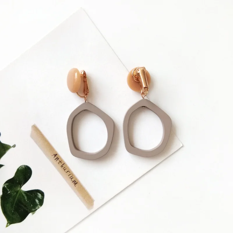 grey clip earring Минималистичные выдолбленные круглые дисковые серьги-клипсы для женщин, массивные геометрические серьги-клипсы неправильной формы, без проколов - Окраска металла: grey clip earring