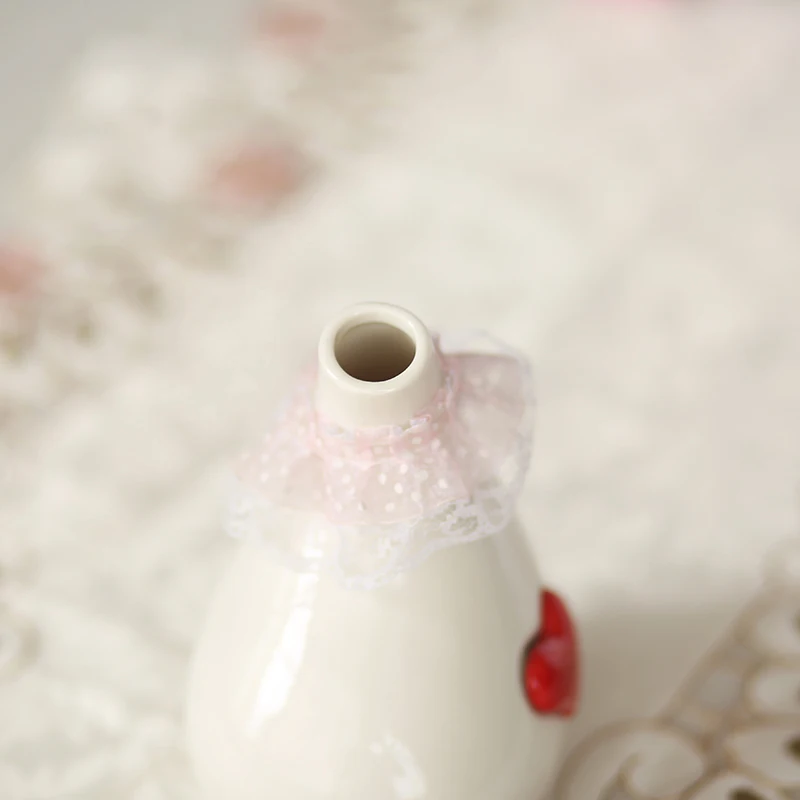 Маленькая свежая и простая гидропонная керамическая ваза для украшения дома