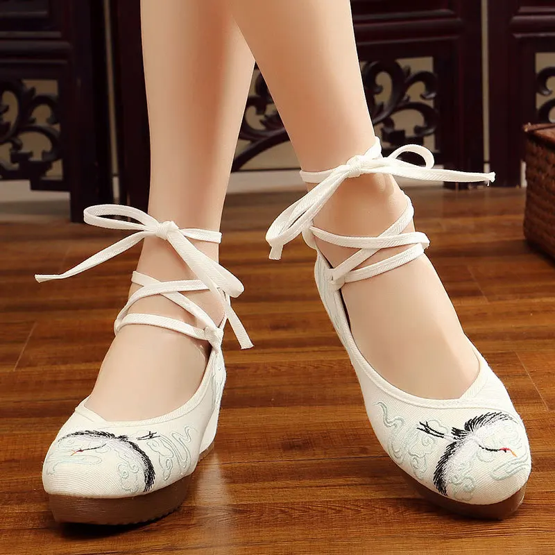 Китайские Пекинские тканевые туфли белые женские холщовые балетки с вышивкой и