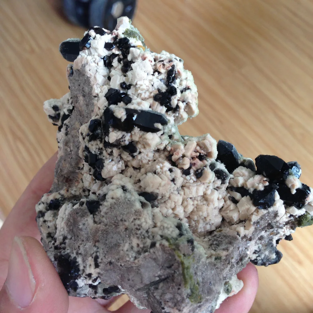 356 г натуральный черный кристалл и feldspar смешанный кластер образцы минералов