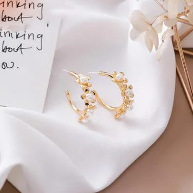 korean Elegant flower style high quality pearl CC hoop earrings for women | Украшения и аксессуары