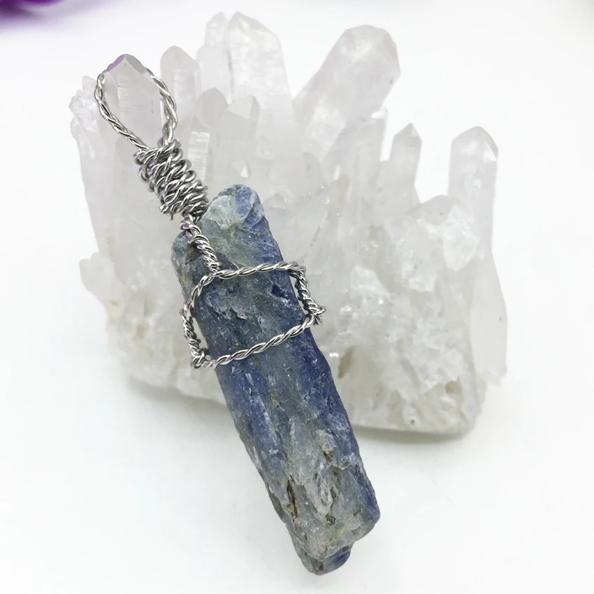 Изысканный ручной работы natural Камень blue кианит Неправильной Charms серебряный