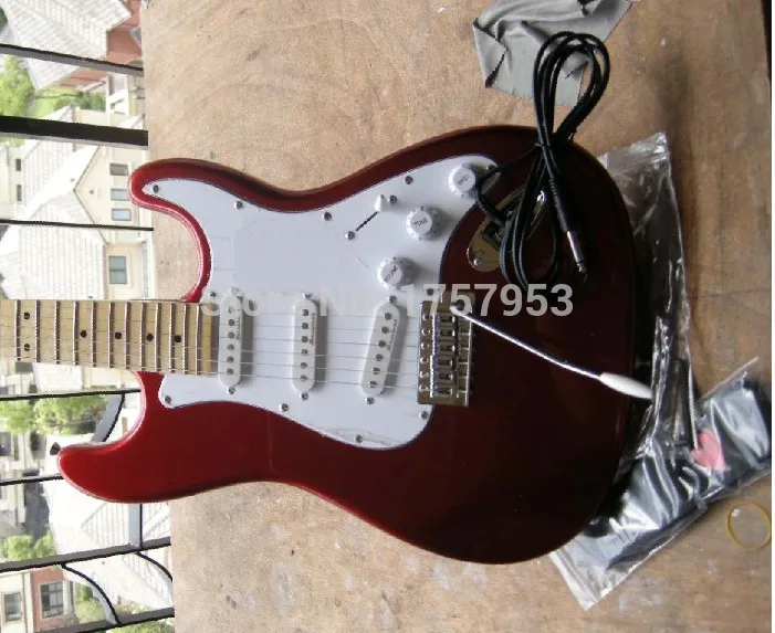Новейшие Роскошные электрогитары ST Deluxe 6 струн конфетно красного яблока Прямая