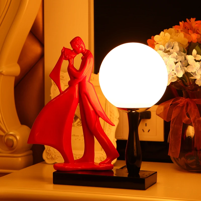 

Creative warm kiss light Couple Wedding Table Lamps decoration post bedroom bedside study Resin glass desk lights FG888