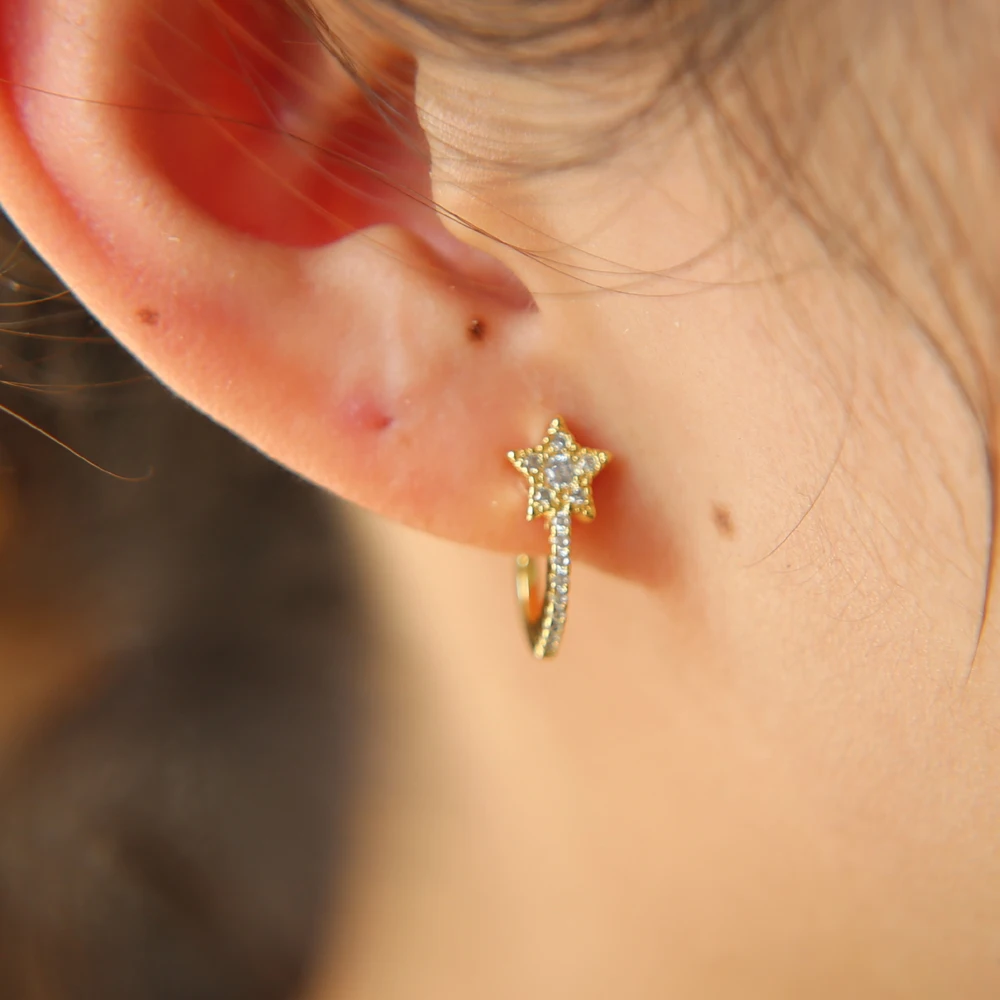 НОВЫЕ Изящные серьги с фианитами золотого цвета в форме звезды и цветка
