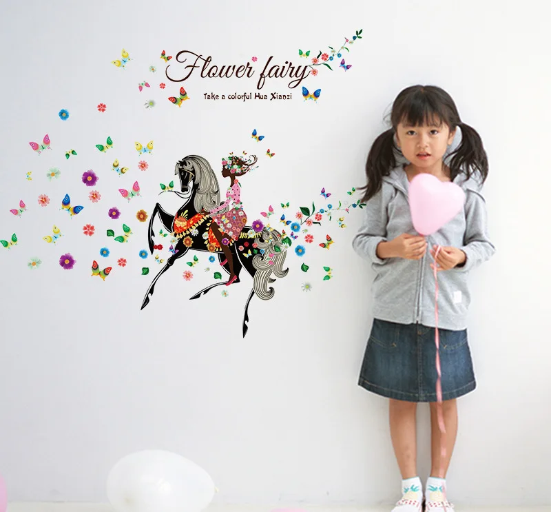 Настенная картина с изображением красивых цветов сказочного цветка лошади