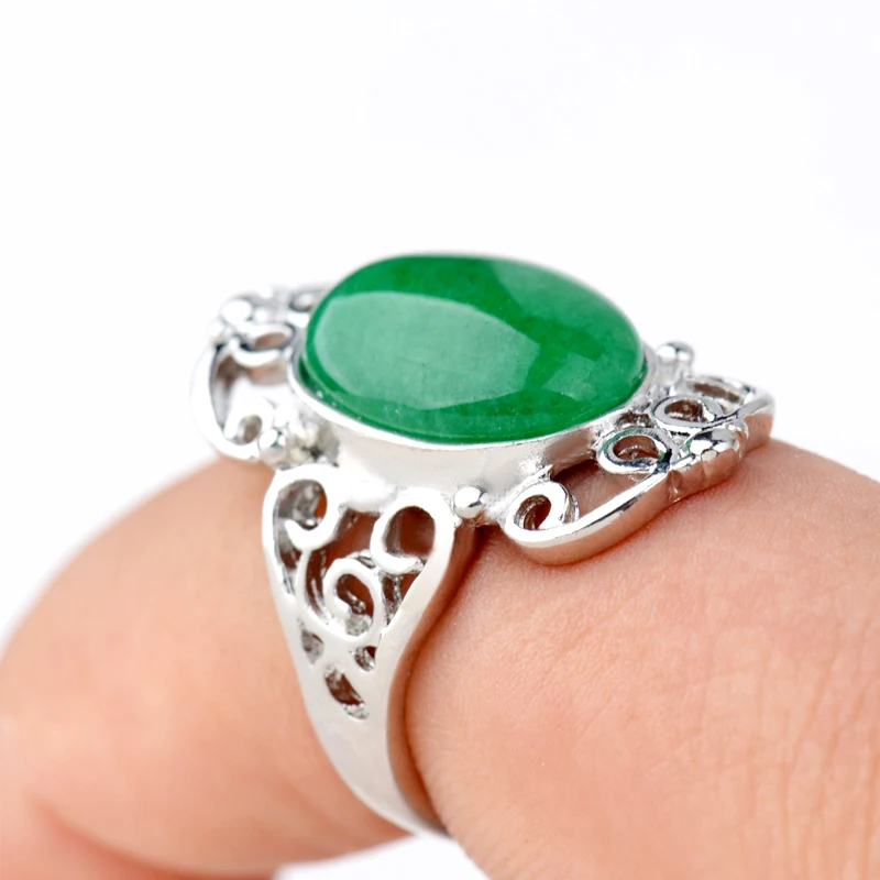 Кольцо из натурального камня с зеленым нефритом кольцо овальными бриллиантами