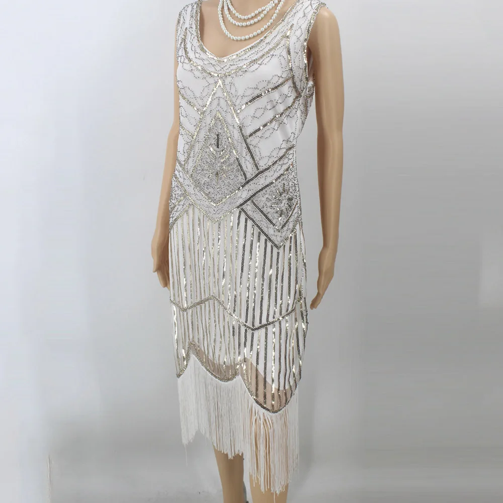 Женское платье боди с блестками вечернее кисточками и треугольным вырезом