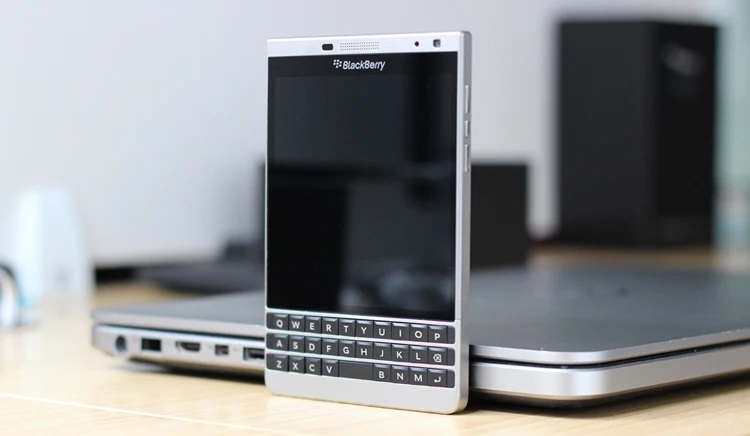 Мобильный телефон BlackBerry Q30 Passport Silver Edition, 3 ГБ ОЗУ, 32 Гб ПЗУ, камера 13 МП, разблокированный серебристый цвет
