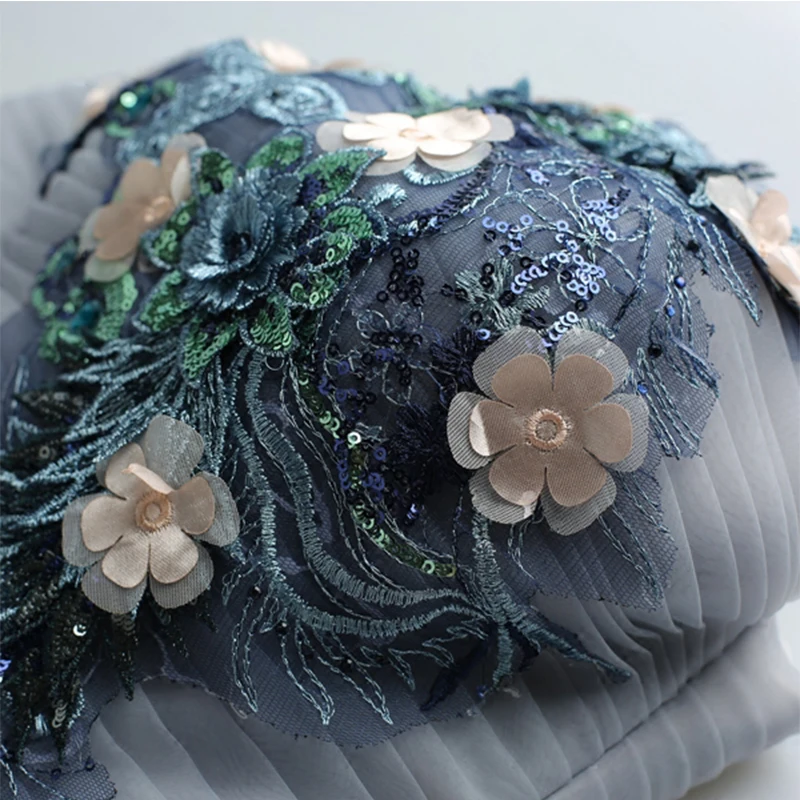 Дымчато-серое платье для девушек без бретелек с 3D аппликацией и цветами