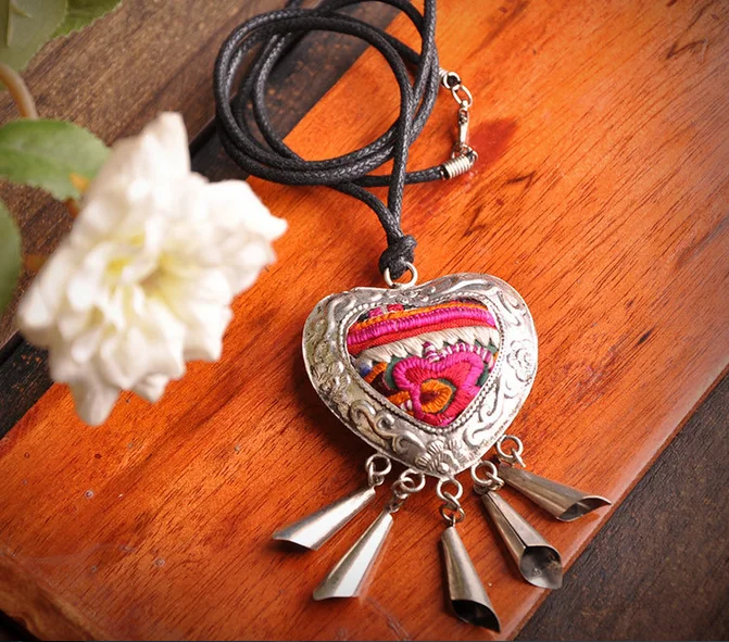 Ожерелье с серебряным кулоном Miao ручной работы в стиле ретро