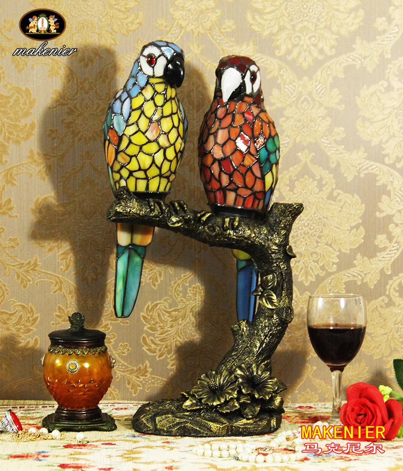 Винтажная настольная лампа для влюбленных попугаев в стиле Тиффани Makenier | Лампы и