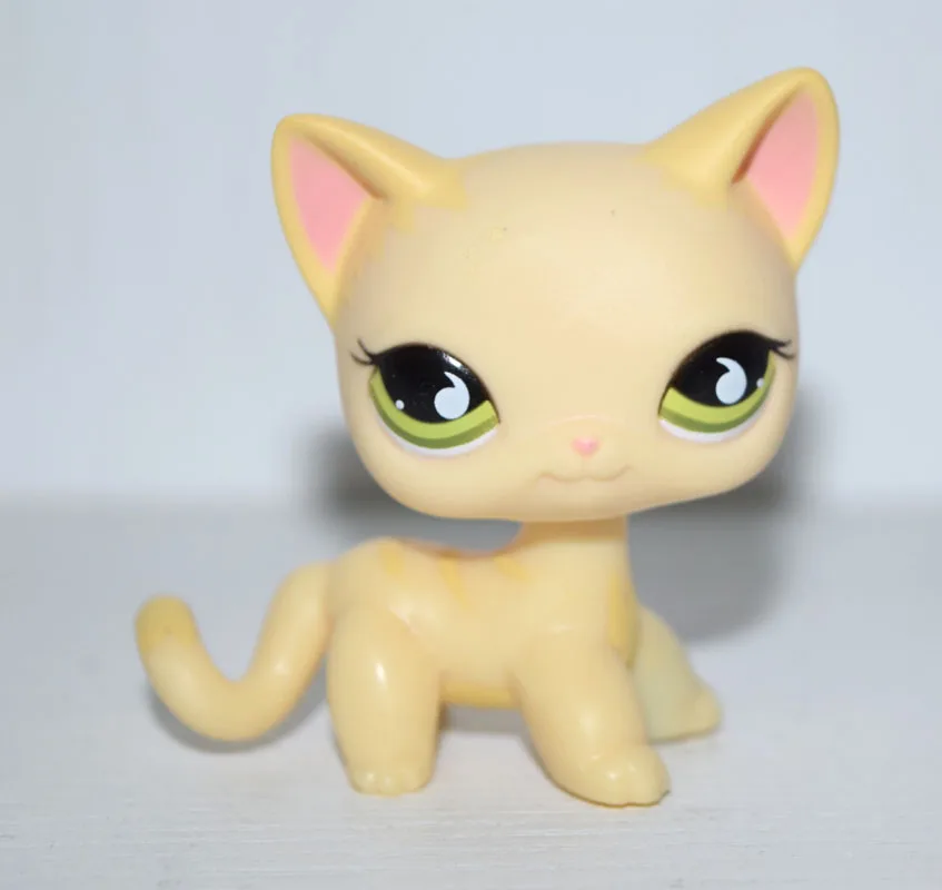 Фигурка кошки и котенка из короткой шерсти желтого цвета | Игрушки хобби