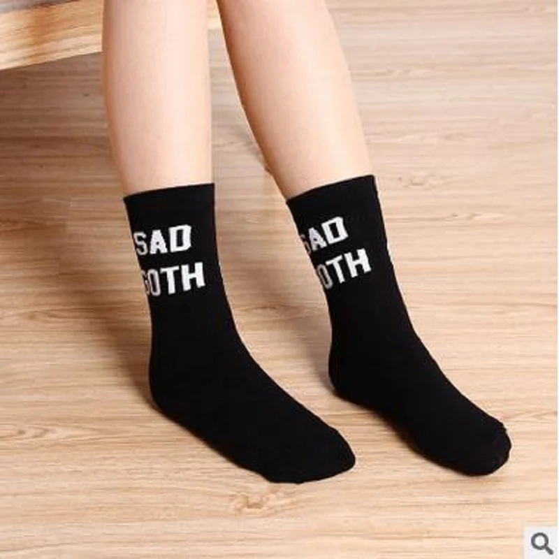 Fashionable beautiful Women's socks  Autumn Winter Black&white Street Fashion Women Skateboard Socks Cool Ootd Funk Hip