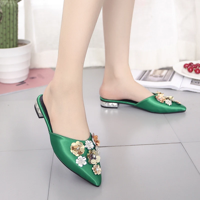 Пикантные летние женские шлепанцы с острым носком украшенные блестками