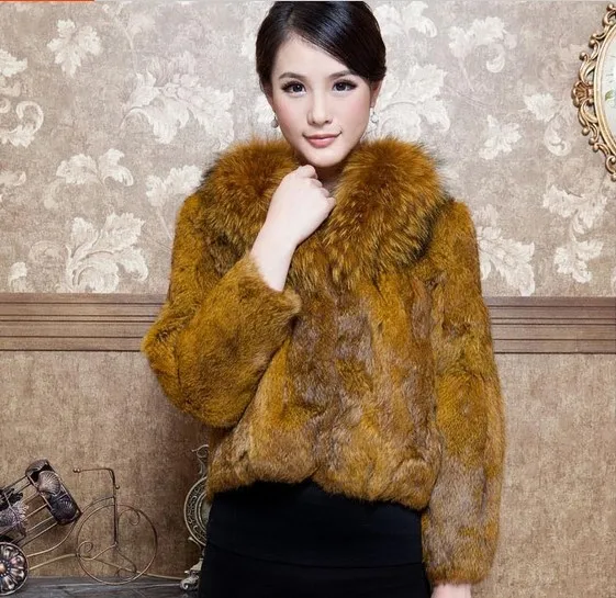 Женское короткое пальто с воротником из меха енота VF0024 | Женская одежда
