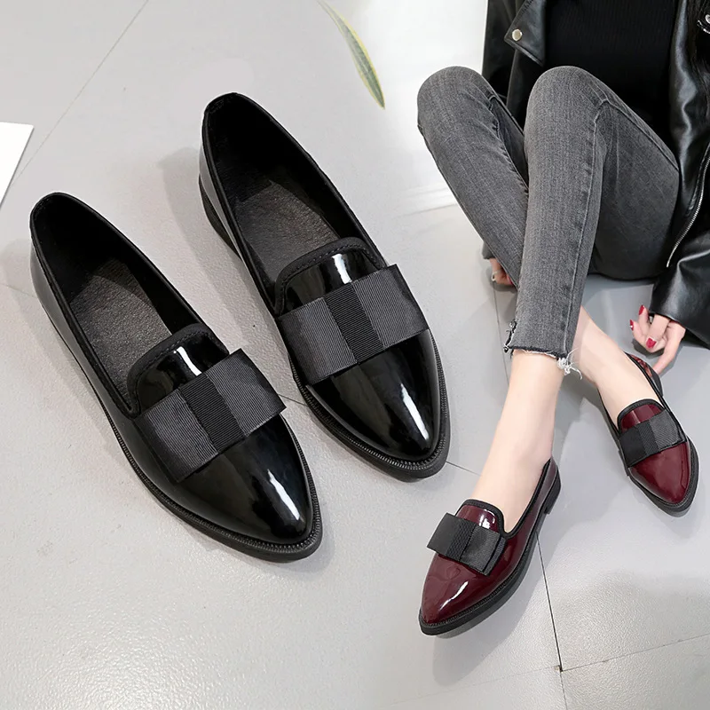 Весенняя женская обувь на плоской подошве с бантиком лоферы из лакированной кожи