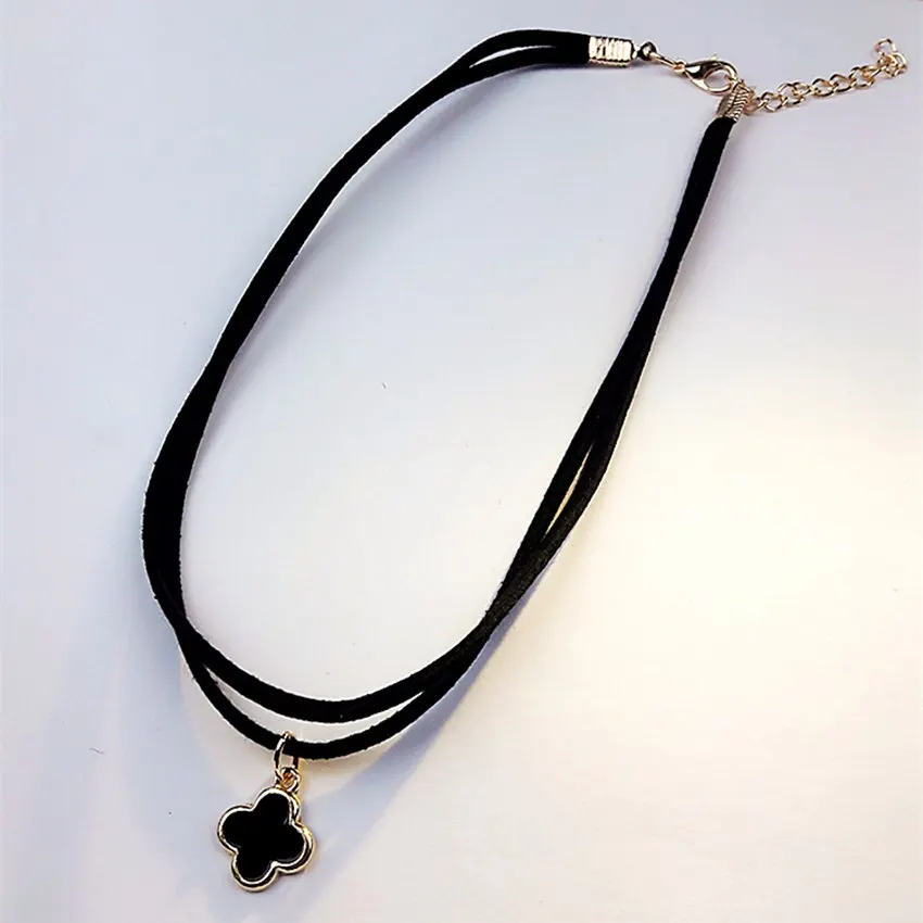 2017 Новый приход модной шнуровки женских популярных классических футболок на вельветовой вечеринке с индивидуальным черным кулоном.