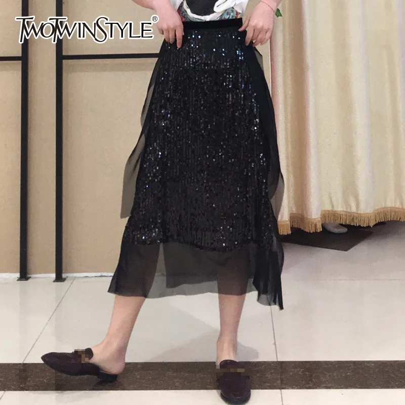 Женская юбка с блестками TWOTWINSTYLE сетчатая Лоскутная средней длины разрезом и