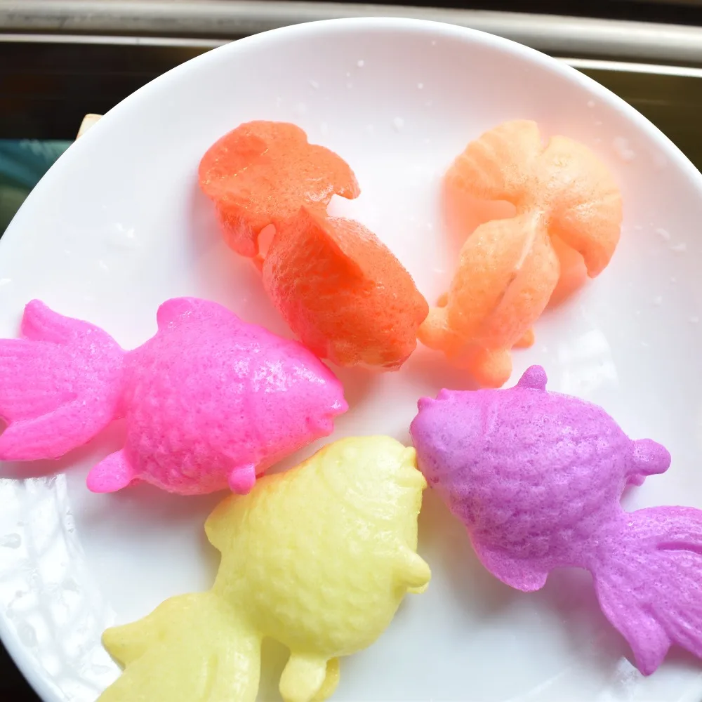 Домашний аквариум с декоративными кристаллами для почвы Золотая рыбка в форме