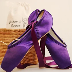 purple Атласные балетки; обувь для профессиональных девушек; женские балетки с лентами; обувь для танцев; цвет красный, синий; B23 - Цвет: purple