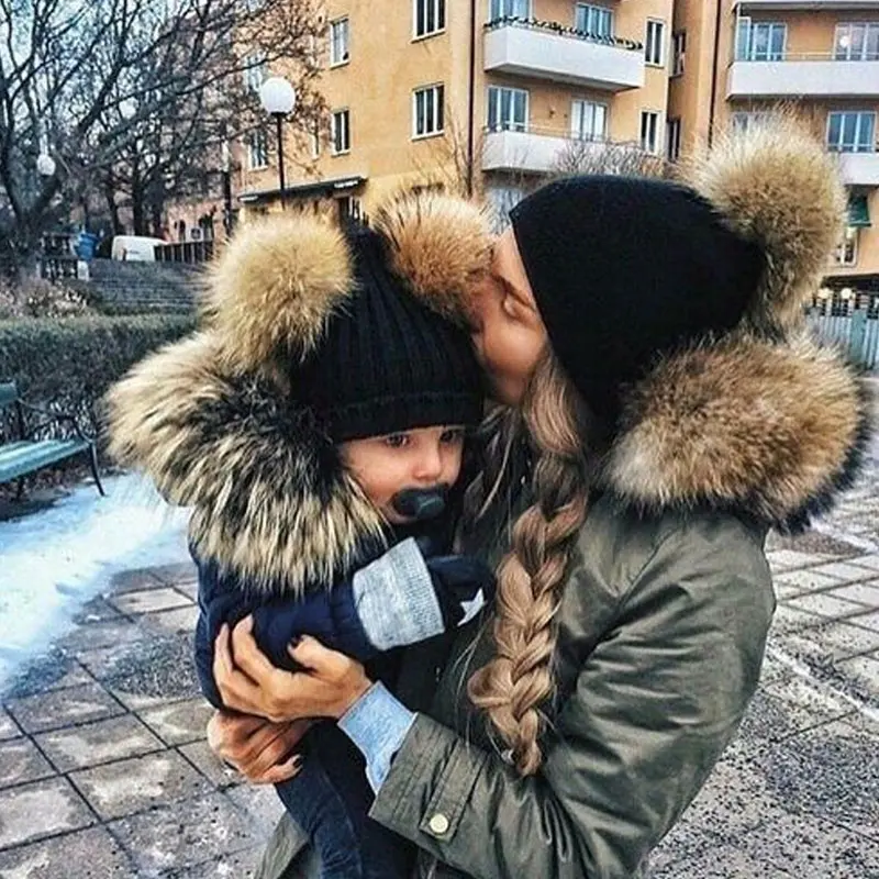 Зимняя теплая шапка для маленьких детей и взрослых вязаная с помпоном