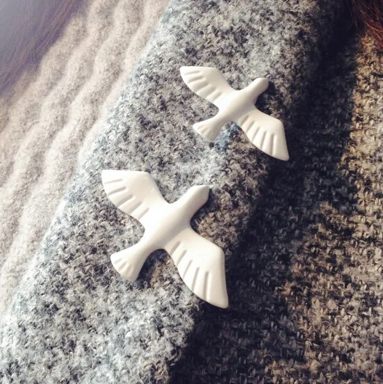 Лидер продаж 2017 новая акриловая брошь в форме ласточки винтажная белая виде