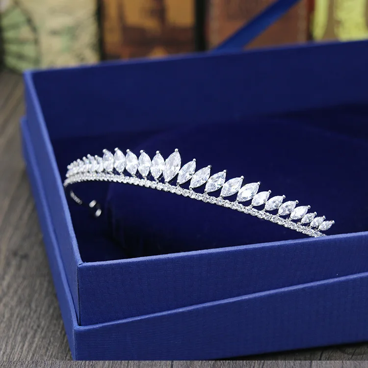 Свадебная тиара SLBRIDAL с инкрустацией из меди и фианитами свадебная королева