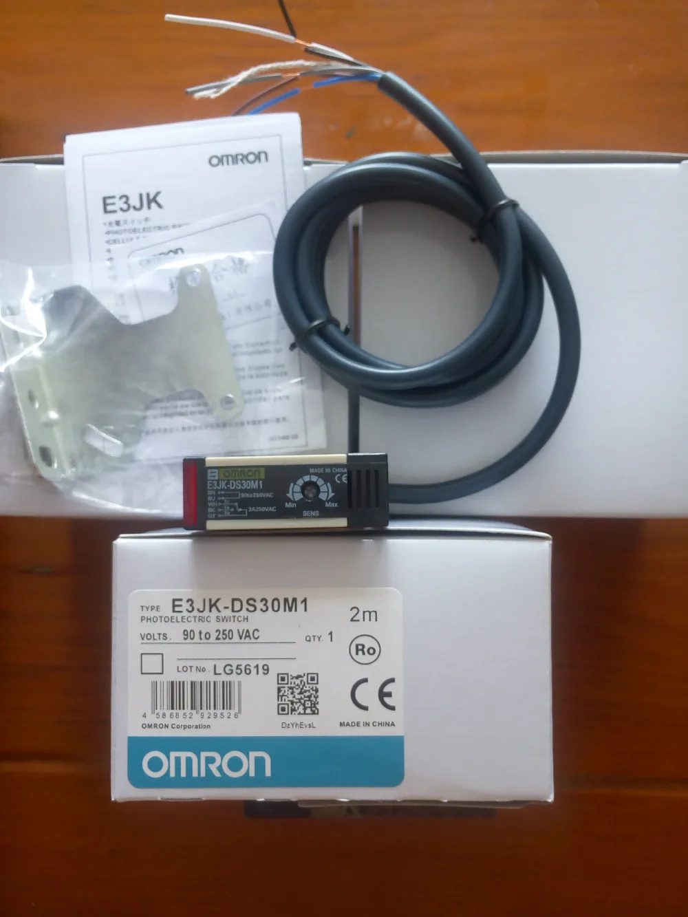 

Фотоэлектрические датчики Omron E3JK-DS30M1 AC с рассеянным отражением