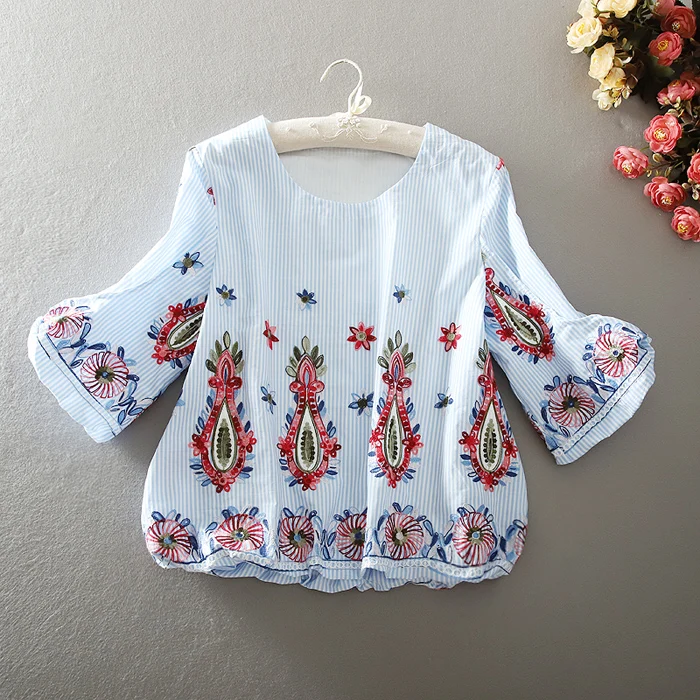Women's Spring summer round neck floral embroidery vintage shirt Female casual loose cotton tops blouse TB1112