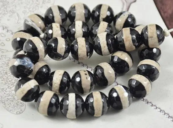 Unique Pearls jewellery Store Tibetan Dzi Faceted Football Twist White Black Agate Gemstone 12mm 15'' Full One Strand LC3-240
Unique Pearls jewellery Store Tibetan Dzi Faceted Football Twist White Black Agate Gemstone 12mm 15'' Full One Strand LC3-240
