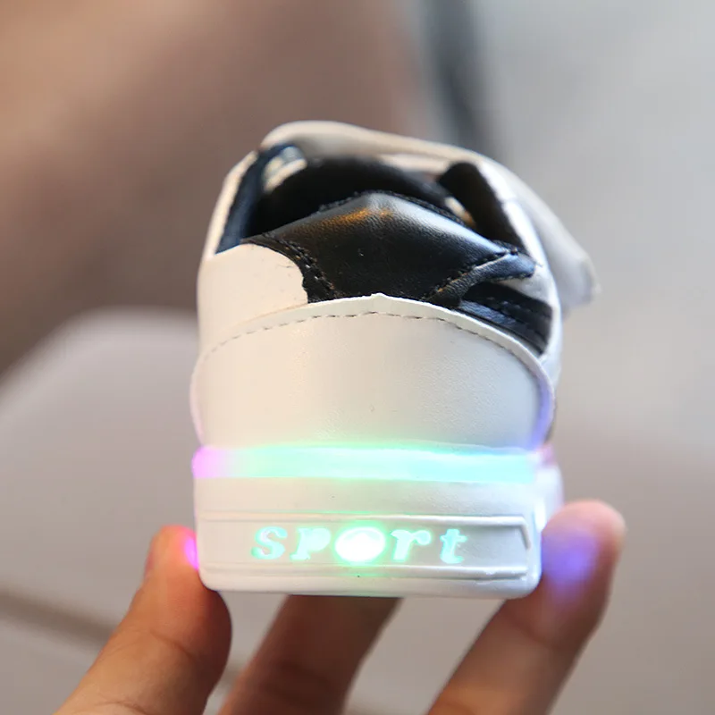 2018 Fashion Children Shoes With Flash Light Boys Autumn Winter Breathable Girls Cartoon Sneakers Kids Led Sport Shoe | Детская одежда